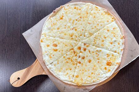 Пицца Четыре сыра 40 см стандартное тесто