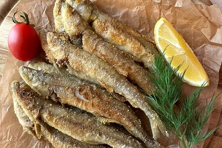 Корюшка, жаренная в кукурузной муке