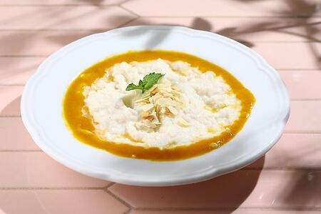 Каша рисовая на кокосовом молоке с пюре манго