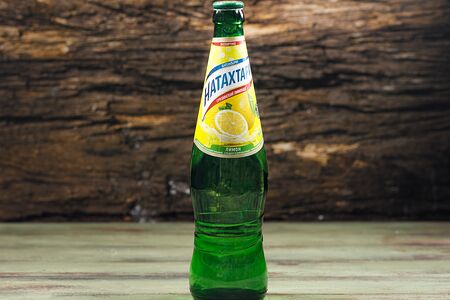 Лимонад Натахтари Лимон в стекле