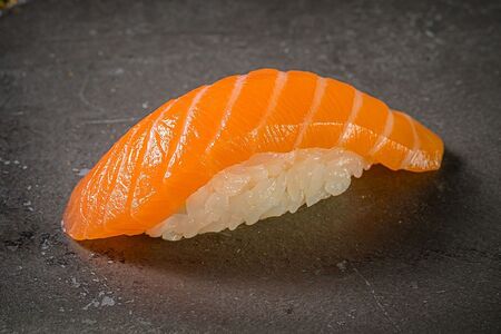 Суши Лосось