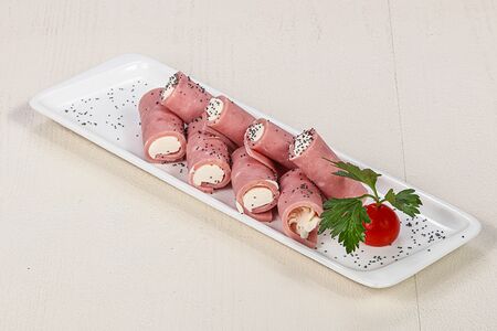 Рулетики из ветчины