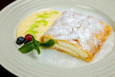 Штрудель творожный