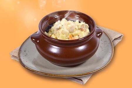 Жаркое со свининой, курой и грибами 