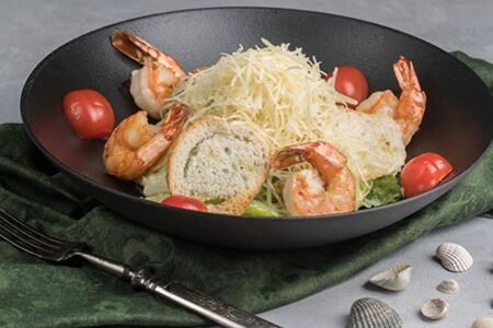 Цезарь с тигровыми креветками