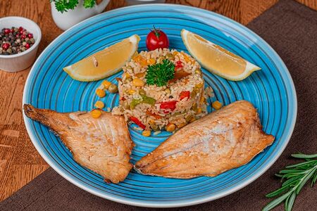 Дорадо с рисом и овощами