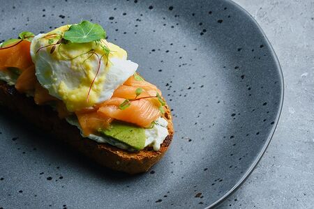 Брускетта с лососем