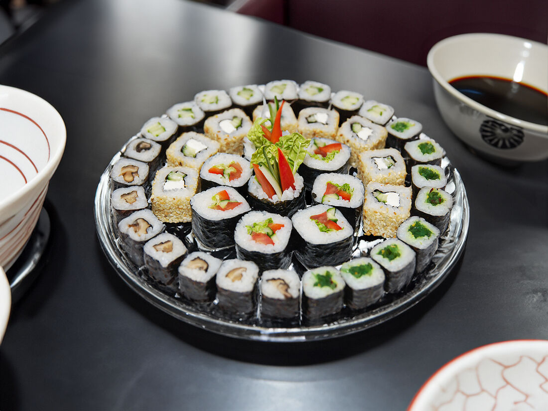 Ресторан Sushi Plus, Доставка из Sushi Plus, Центральный район, Центральный  рынок, 17, Советская улица, Центральный район, городской округ Волгоград,  Волгоградская область, Южный федеральный округ, 400066, Россия,  местоположение на карте