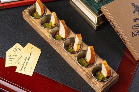 Закуска с тартаром из тунца