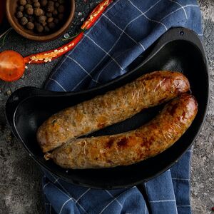Куриные колбаски с сыром и томатами