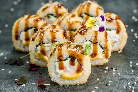 Жареный мини-бикини; курица, сыр, лук