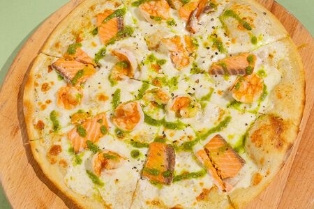 Тигровая креветка су-вид,  лосось, песто на белом соусе