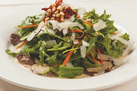 Теплый салат с телятиной