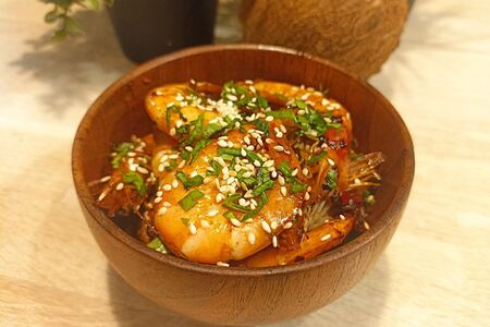 Креветки Королевские, обжаренные с перцем чили, чесноком и лимоном