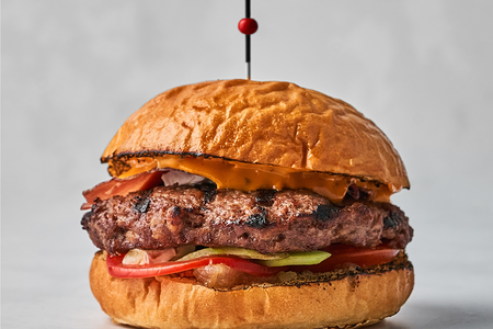 Бургер с беконом