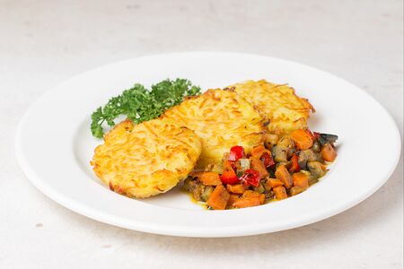 Картофельные драники с тартаром из овощей