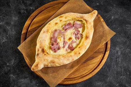 Хачапури по-аджарски с беконом