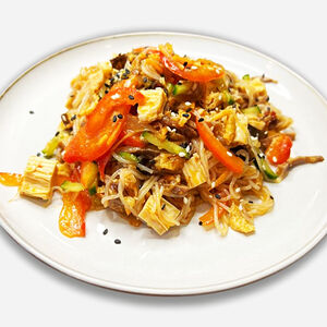 Салат с фунчозой