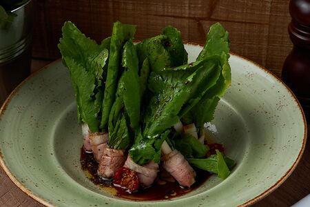 Салат с копчёной утиной грудкой и цицмати