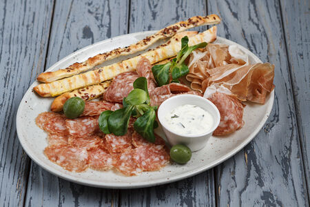 Итальянские мясные деликатесы