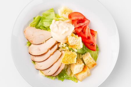 Цезарь с курицей домашнего копчения