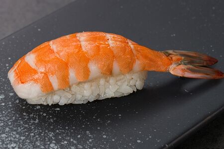 Суши с креветкой