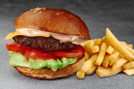 Биф комбо Бургер и фри