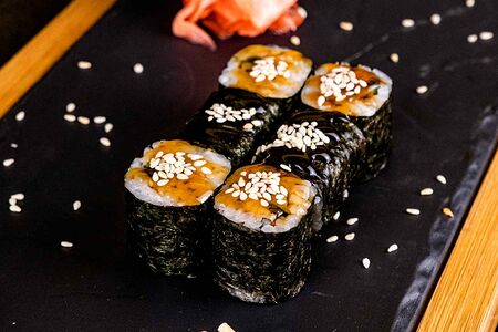 Ролл с угрем