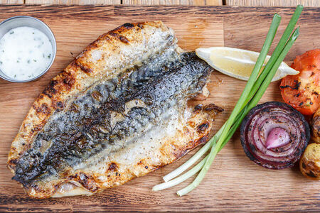 Скумбрия гриль с овощами и мацони