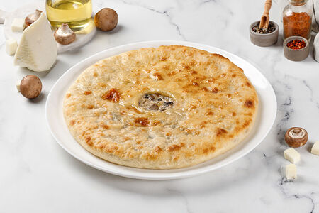 Осетинский пирог с курицей, сыром и грибами s