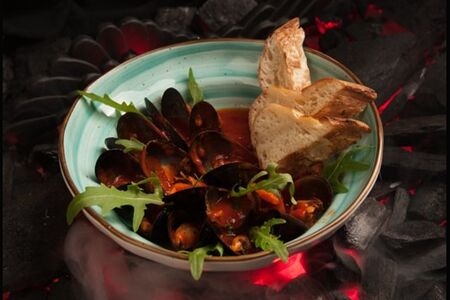 Мидии в томатном соусе с прованскими травами