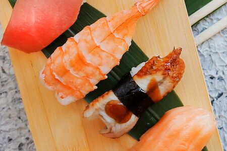 Суши с тунцом