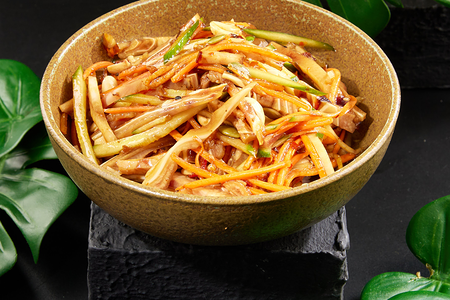 Салат из свиных ушек