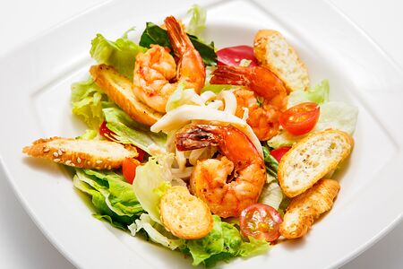 Зеленый салат с креветками