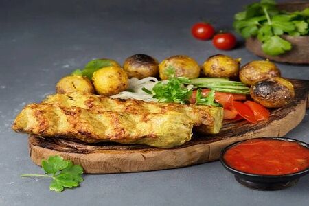 Люля-кебаб из курицы с гарниром