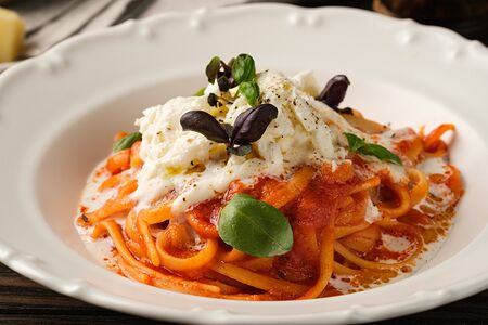 Паста Аррабиата с сыром страчателла