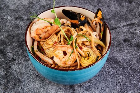 Вок с морепродуктами