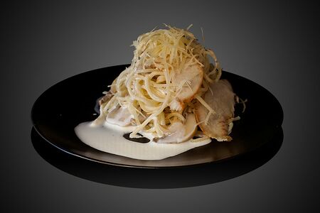 Спагетти с грибами и курицей