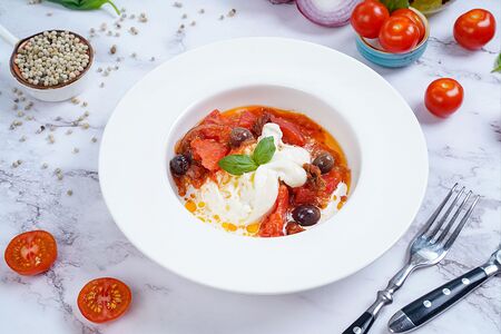 Буратта со свежими томатами