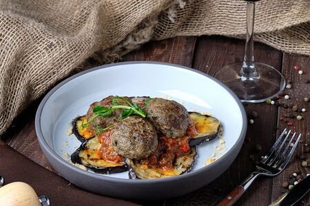 Бифштексы из баранины с баклажаном