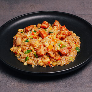 Жареный рис с курицей
