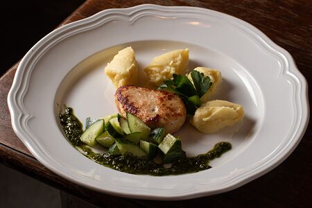 Польпетте из курицы с соусом песто