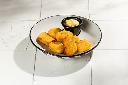 Наггетсы с сырным соусом