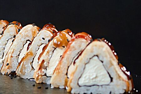 Ролл Филадельфия с угрем