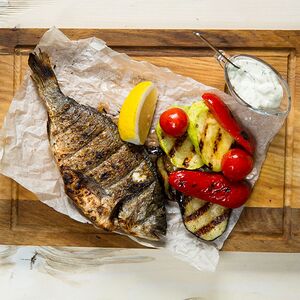 Дорадо с овощами гриль