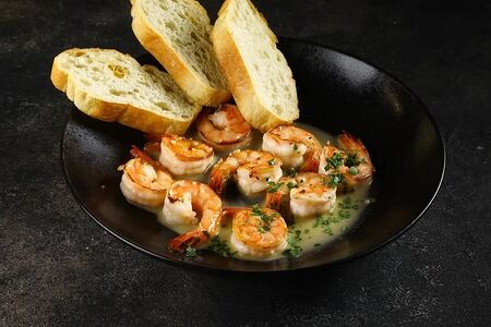 Креветки тигровые в сливочно-чесночном соусе