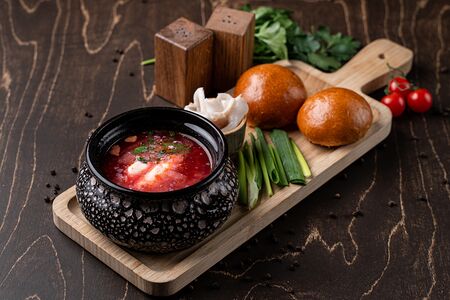 Борщ с пампушками