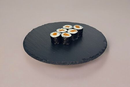 Маки с лососем