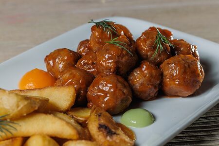 Шведские тефтели с картофелем по-деревенски