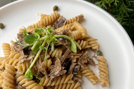 С говядиной